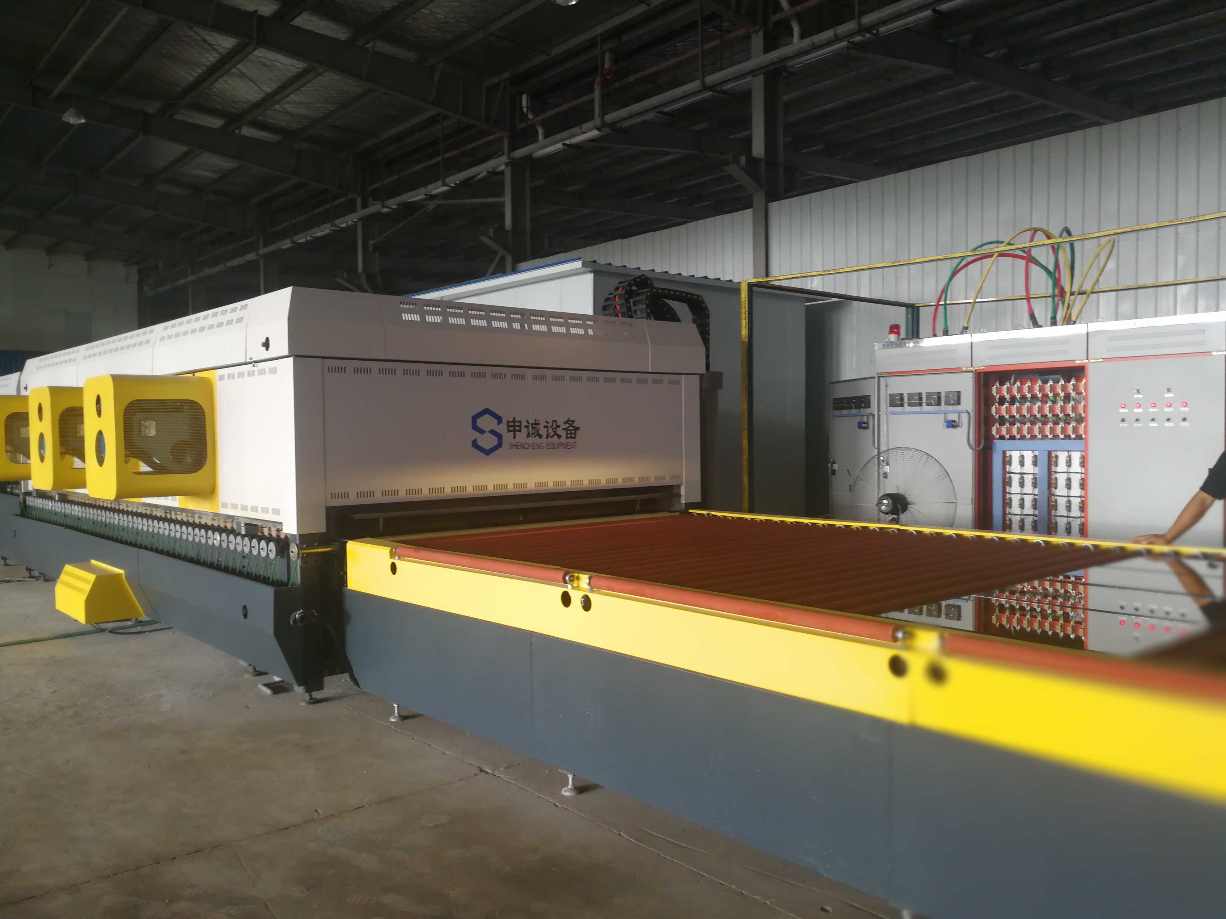 影響鋼化玻璃平整度因素有哪些，如何處理？